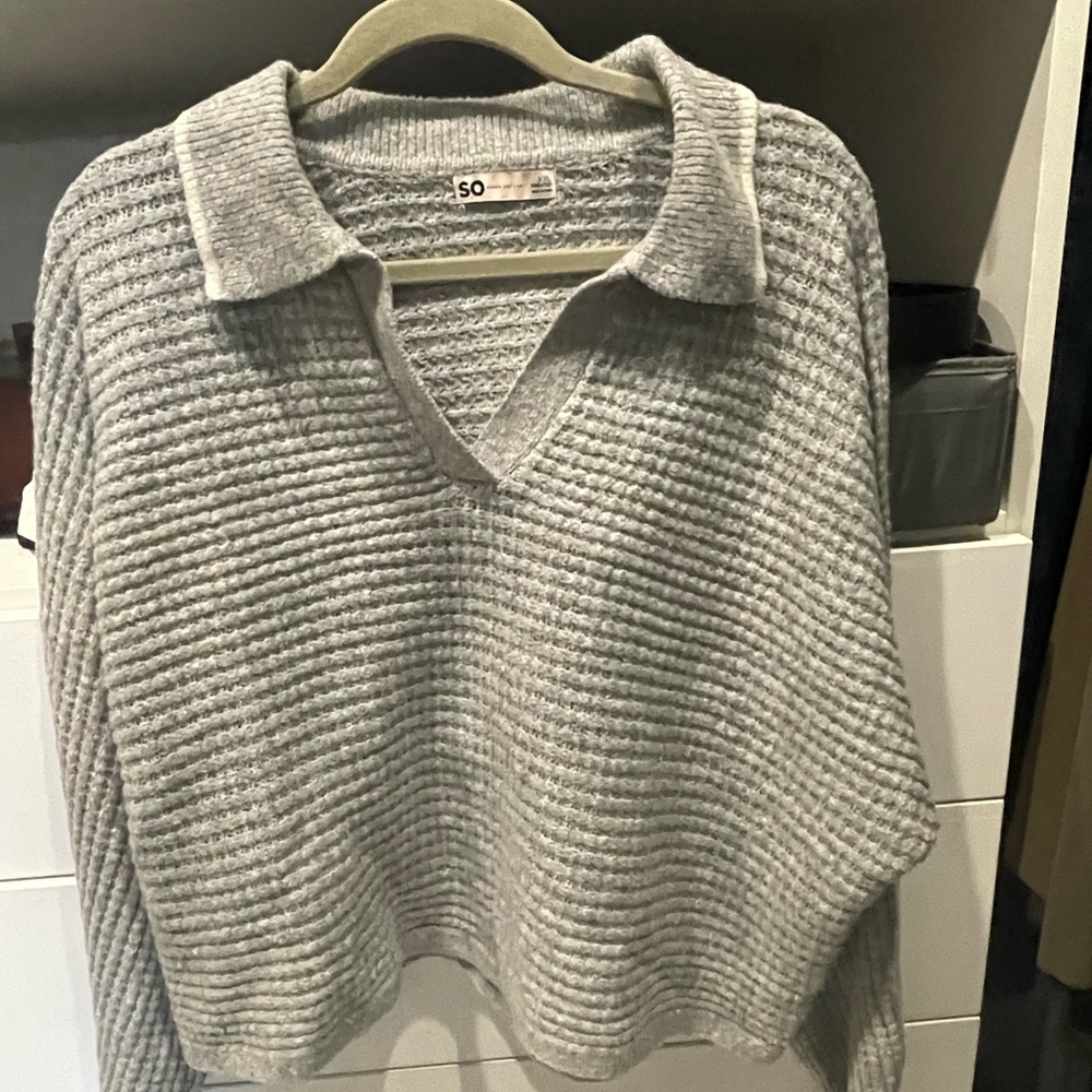 Women’s cute sweater   V neck and crop